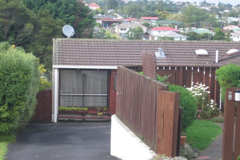 Photo of property in 1/6 Clare Place, Glenfield, Auckland, 0629