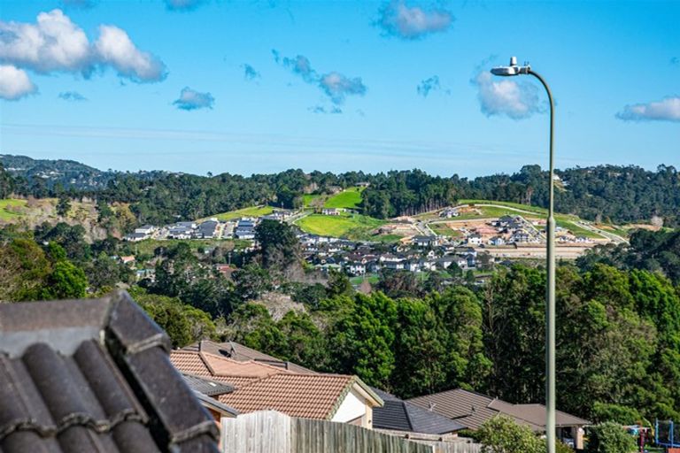 Photo of property in 47 Tiriwa Drive, Massey, Auckland, 0614