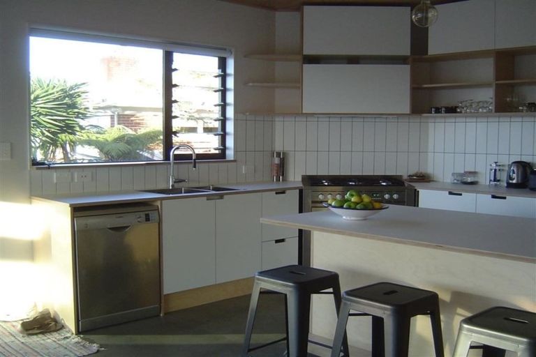 Photo of property in 26 Surf Road, Stanmore Bay, Whangaparaoa, 0932