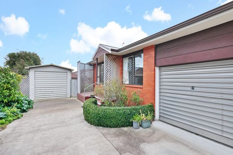 Photo of property in 32b Laing Crescent, Heathcote Valley, Christchurch, 8022
