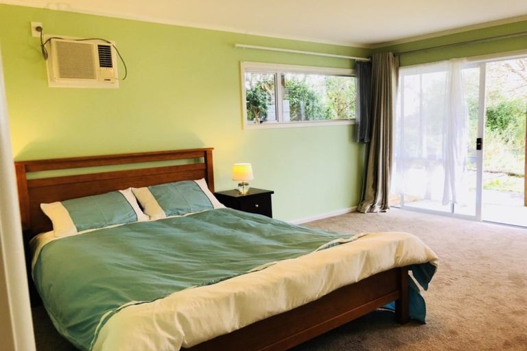 Photo of property in 1 Currey Crescent, Milford, Auckland, 0620