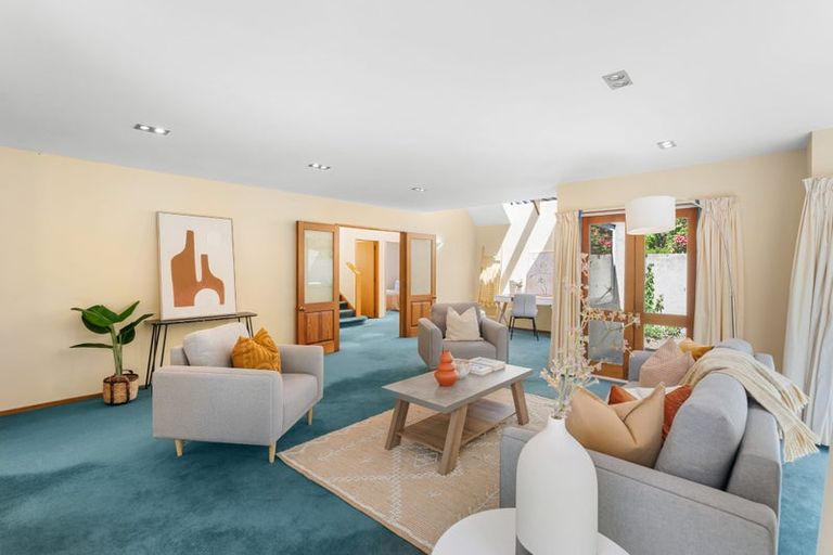 Photo of property in 11 Brockhall Lane, Avonhead, Christchurch, 8042