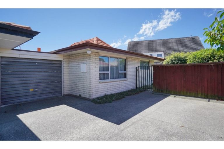 Photo of property in 2/9 Larkhill Place, Russley, Christchurch, 8042