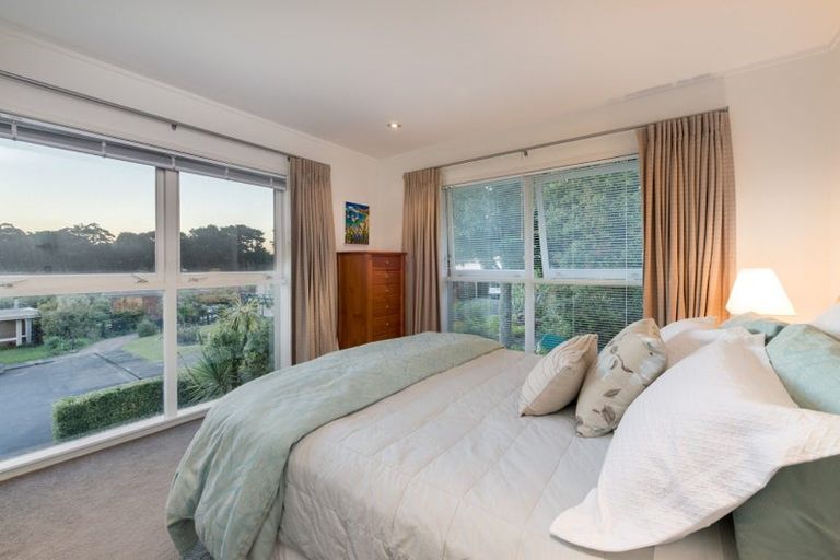 Photo of property in 7 Christensen Place, Forrest Hill, Auckland, 0620