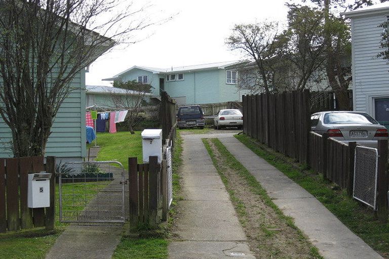 Photo of property in 5 Aporoa Grove, Wainuiomata, Lower Hutt, 5014