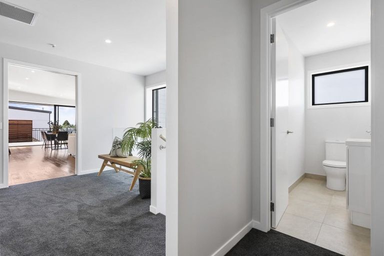 Photo of property in 7b Montrose Place, Highlands Park, New Plymouth, 4312