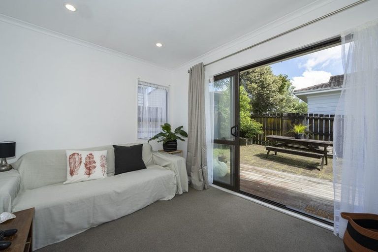 Photo of property in 28 Beauchamp Drive, Massey, Auckland, 0614