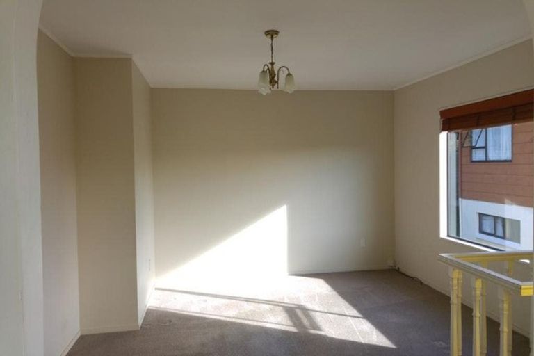 Photo of property in 2/2 Leith Way, Rothesay Bay, Auckland, 0630