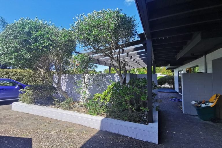 Photo of property in 9 Chevron Place, Castor Bay, Auckland, 0620