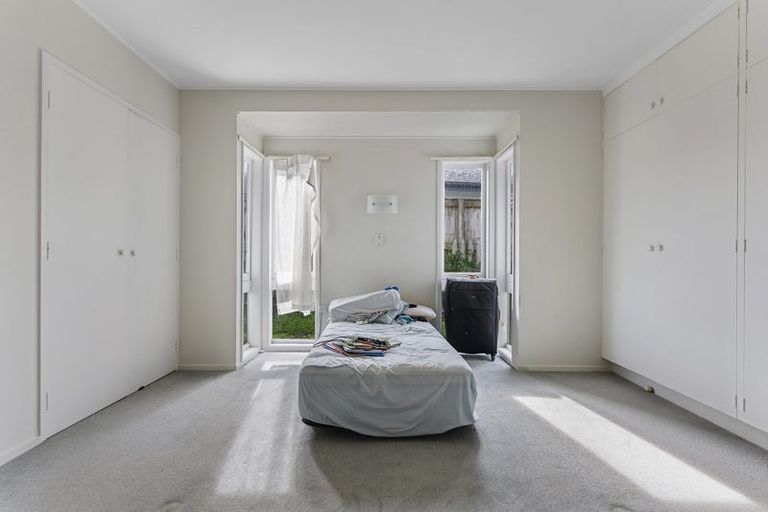 Photo of property in 58 Prince Regent Drive, Half Moon Bay, Auckland, 2012