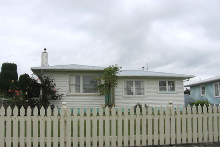 Photo of property in 8 Ellesmere Crescent, Highbury, Palmerston North, 4412