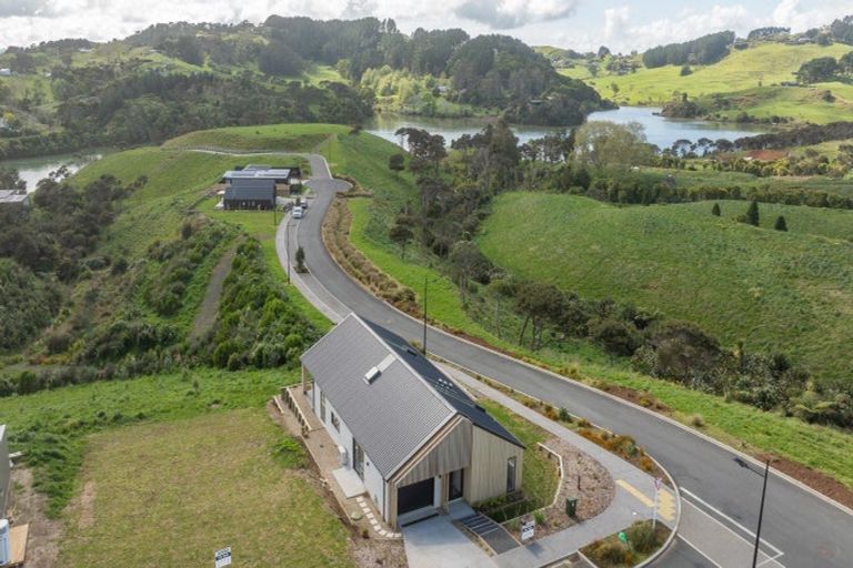 Photo of property in 11 Kapokapowai Street, Raglan, 3225