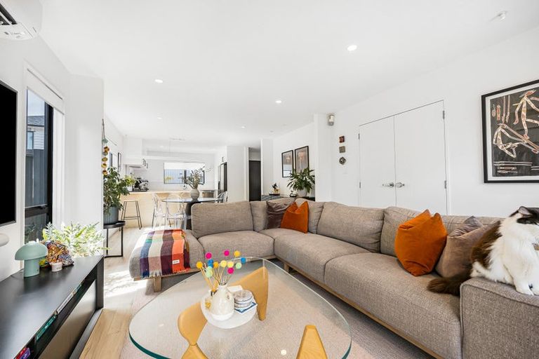 Photo of property in 14b Kelwyn Road, Kelston, Auckland, 0602