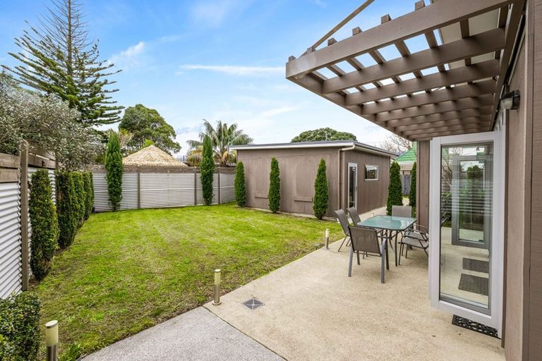 Photo of property in 44a Yeovil Road, Te Atatu Peninsula, Auckland, 0610