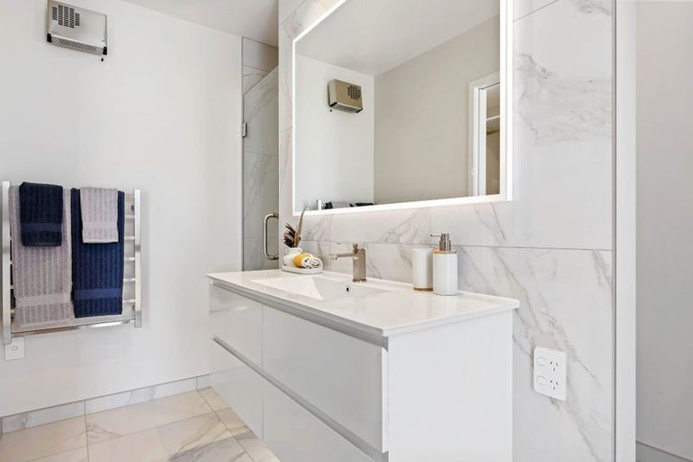 Photo of property in 21 Woodford Avenue, Woodend, 7610