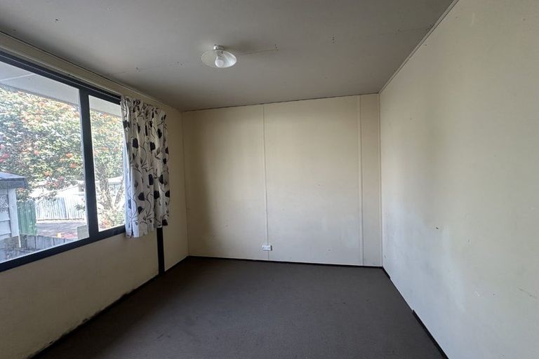 Photo of property in 2/15 Barneys Farm Road, Clendon Park, Auckland, 2103