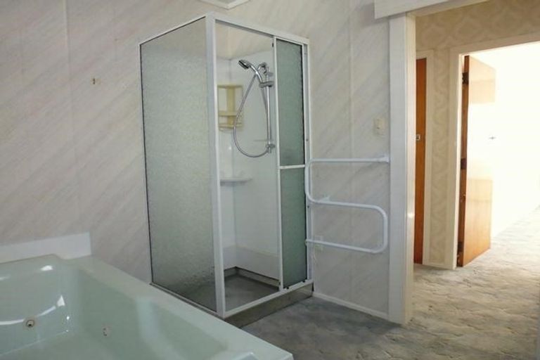 Photo of property in 4a Guthrie Street, Waterloo, Lower Hutt, 5011