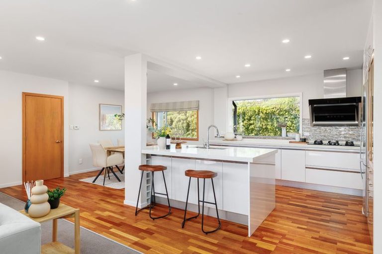 Photo of property in 12 Belleview Terrace, Mount Pleasant, Christchurch, 8081