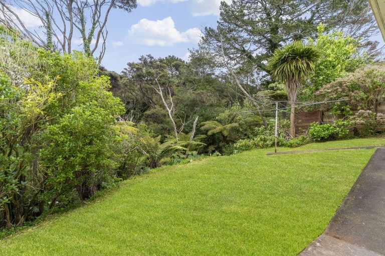 Photo of property in 51 Easton Park Parade, Glenfield, Auckland, 0629