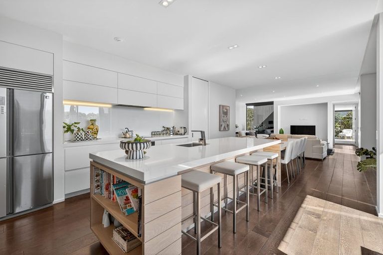 Photo of property in 98 Major Hornbrook Road, Mount Pleasant, Christchurch, 8081