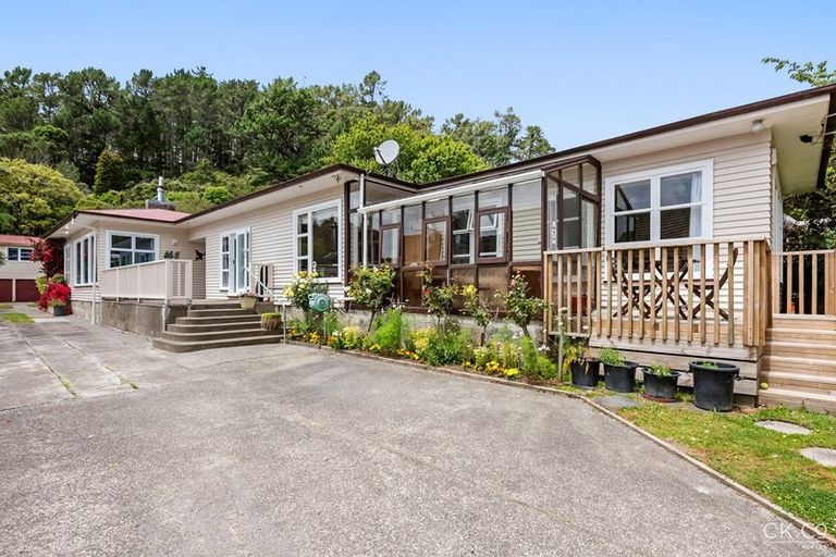 Photo of property in 465 Stokes Valley Road, Stokes Valley, Lower Hutt, 5019