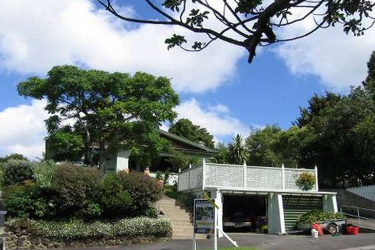 Photo of property in 61a Stanley Point Road, Stanley Point, Auckland, 0624
