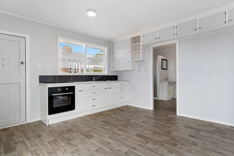 Photo of property in 56 Omokoroa Road, Omokoroa, 3114