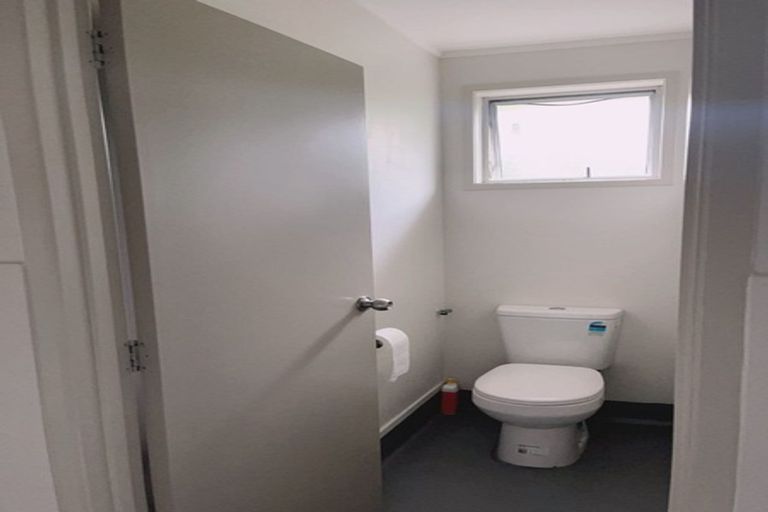 Photo of property in 3 Shale Avenue, Massey, Auckland, 0614