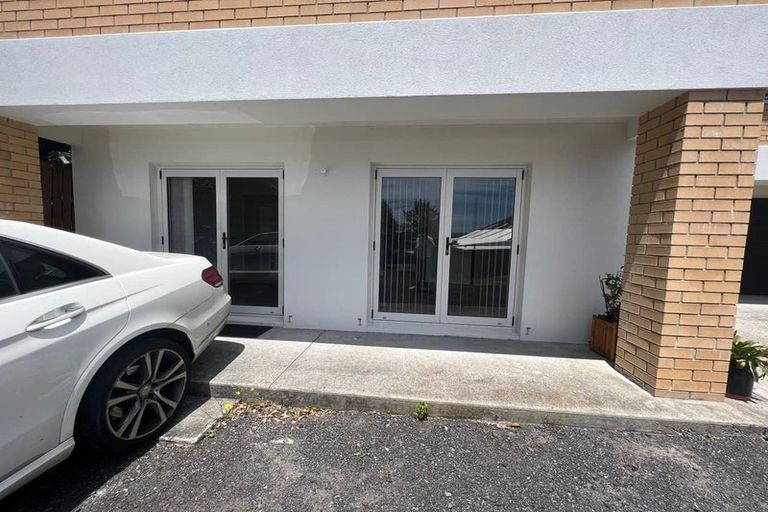 Photo of property in 19a Sunnyside Road, Sunnyvale, Auckland, 0612