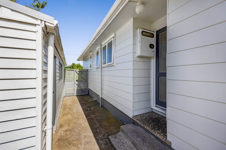 Photo of property in 21 Manawapou Road, Hawera, 4610