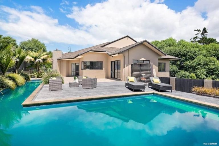 Photo of property in 52 Shelter Drive, Greenhithe, Auckland, 0632