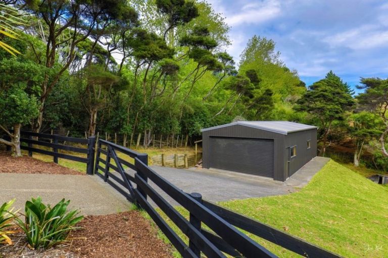 Photo of property in 126 Taiapa Road, Muriwai, 0881