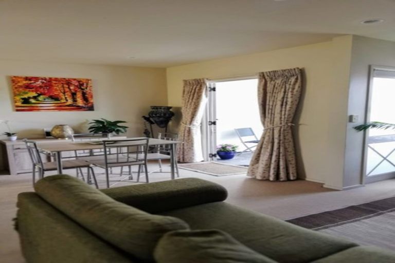 Photo of property in 21 Mt Lebanon Lane, Henderson, Auckland, 0612