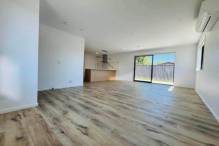 Photo of property in 17 Akoranga Place, Hornby, Christchurch, 8042