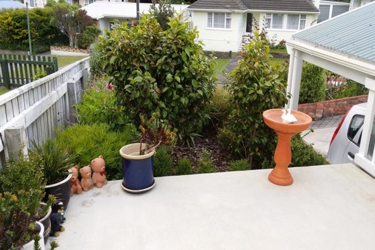 Photo of property in 124 Parkvale Road, Karori, Wellington, 6012