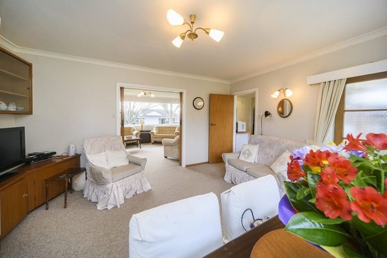 Photo of property in 6 Churchill Avenue, Hokowhitu, Palmerston North, 4410