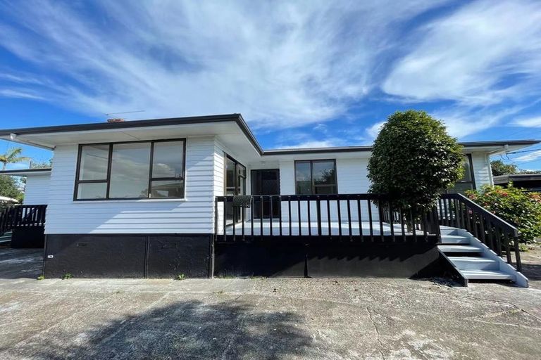 Photo of property in 128 Cobham Crescent, Kelston, Auckland, 0602