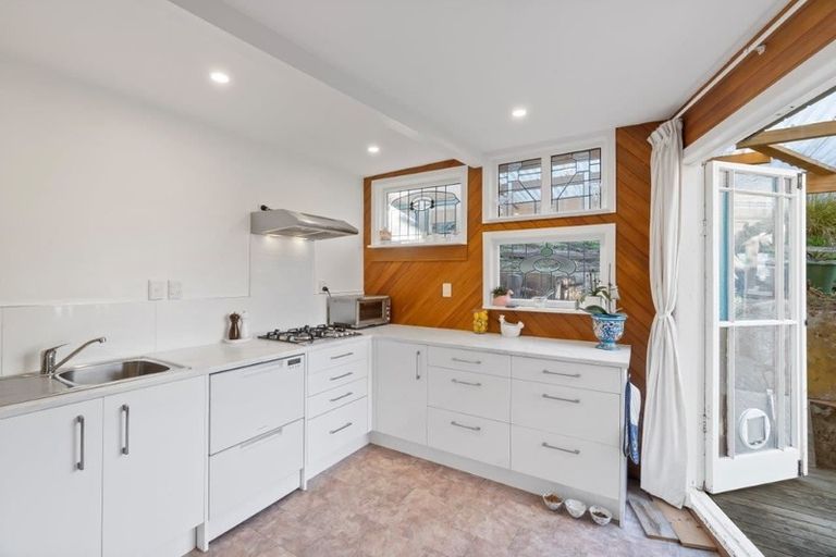 Photo of property in 10 Bridle Path, Lyttelton, 8082