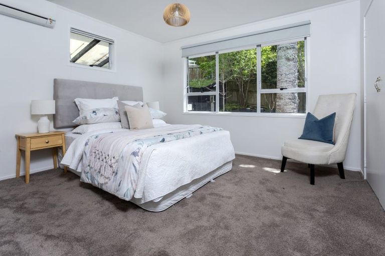 Photo of property in 16 West Glade Crescent, Birkenhead, Auckland, 0626