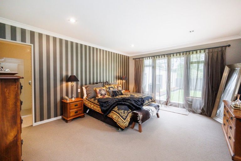 Photo of property in 7 Titirangi Drive, Fitzherbert, Palmerston North, 4471