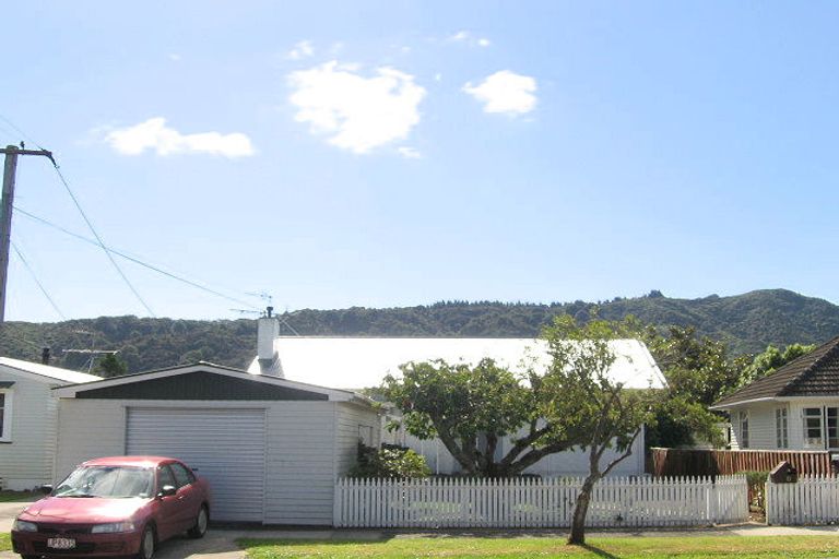 Photo of property in 11 Kowhai Avenue, Ebdentown, Upper Hutt, 5018