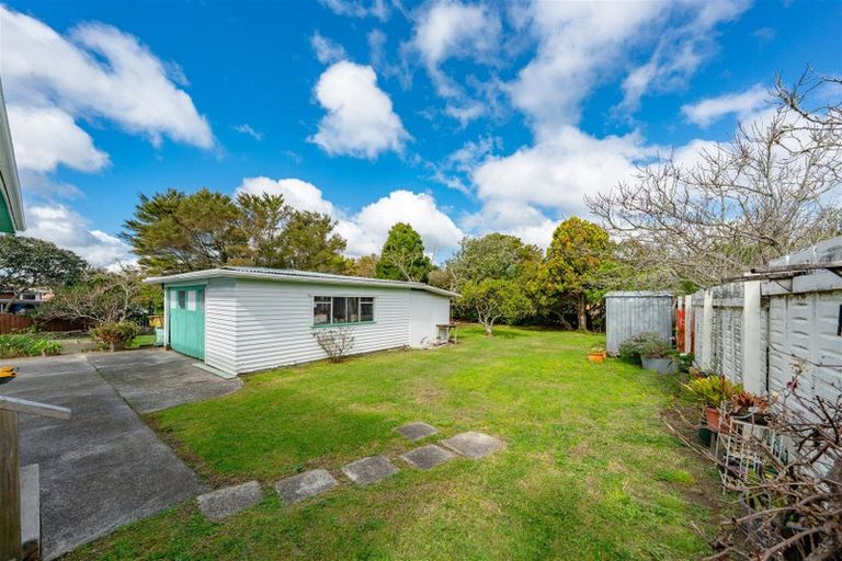 Photo of property in 9 Kuaka Place, New Lynn, Auckland, 0600