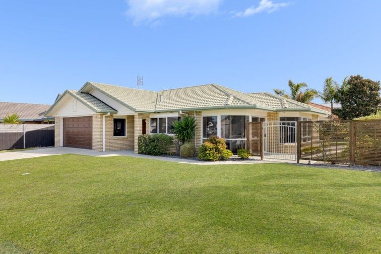 Photo of property in 16 Sandhurst Drive, Papamoa Beach, Papamoa, 3118