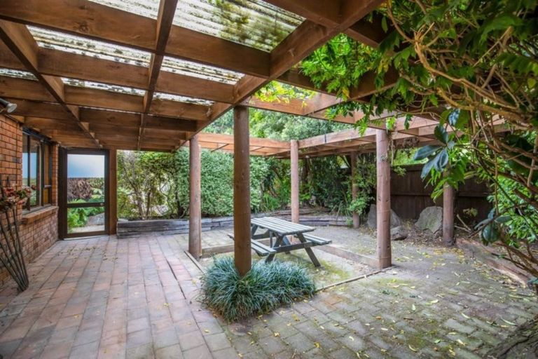 Photo of property in 100 Regency Crescent, Redwood, Christchurch, 8051