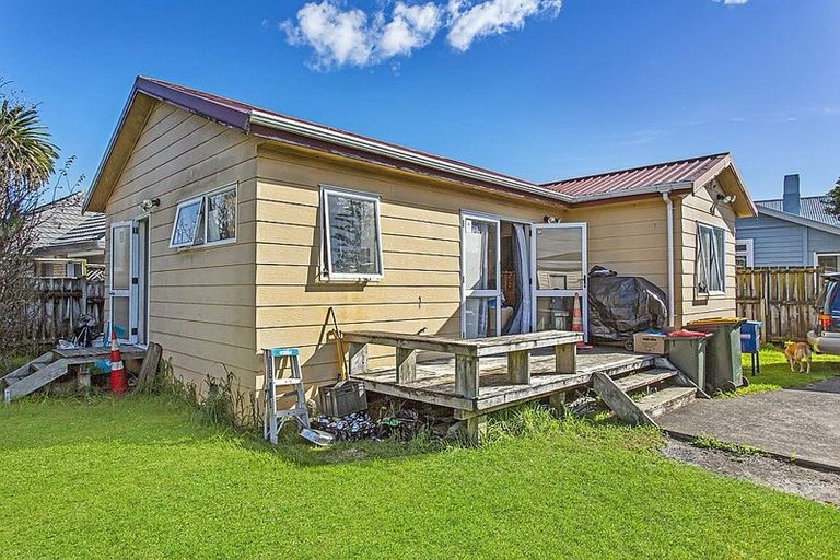 Photo of property in 2a Vine Street, Mangere East, Auckland, 2024