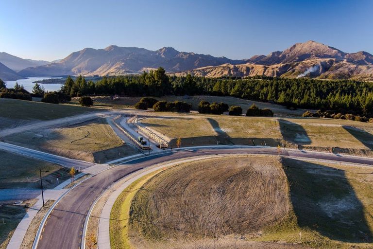 Photo of property in 24 Carrickmore Crescent, Wanaka, 9305