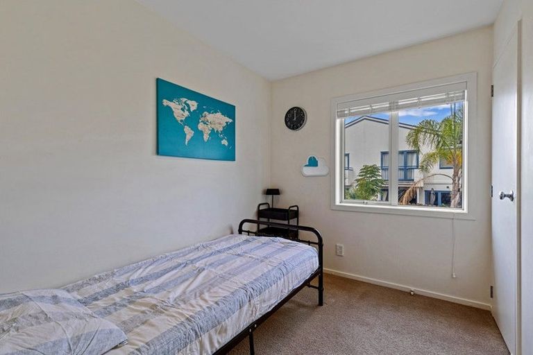Photo of property in 3/78 Fernhill Way, Oteha, Auckland, 0632