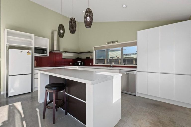 Photo of property in 6 Breaker's Crescent, Waihi Beach, 3611