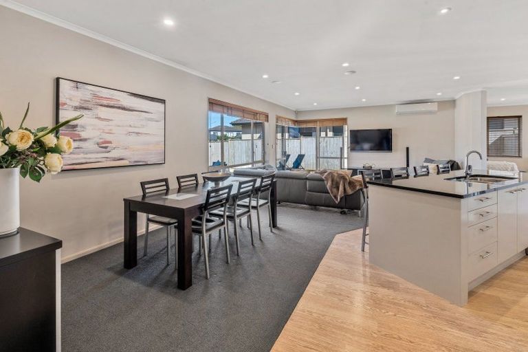 Photo of property in 43 Speyside Crescent, Flat Bush, Auckland, 2016