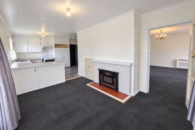 Photo of property in 63 Liverton Crescent, Bishopdale, Christchurch, 8053